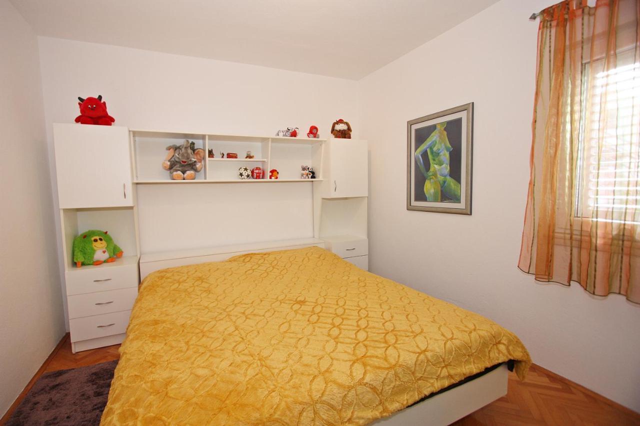 Apartment Petra Supetar Bagian luar foto
