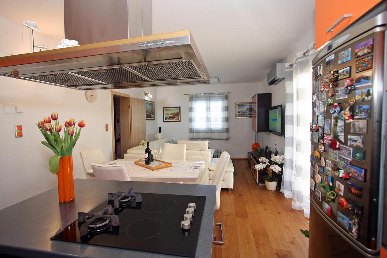 Apartment Petra Supetar Bagian luar foto