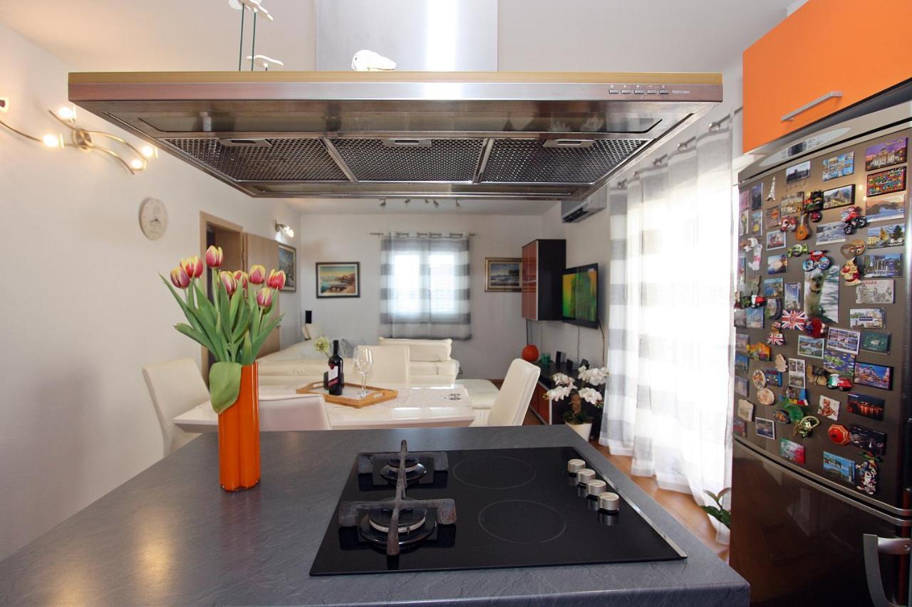 Apartment Petra Supetar Bagian luar foto